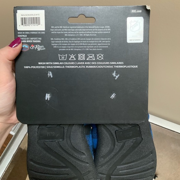 TORONTO MAPLE LEAFS Blue Grip Plaid Fabric Slippers Women’s Size S/M BRAND NEW - Picture 3 of 7